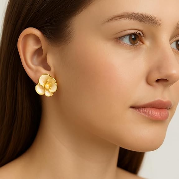 SIGOR 925 Silver Pearl Bloom Stud Earring