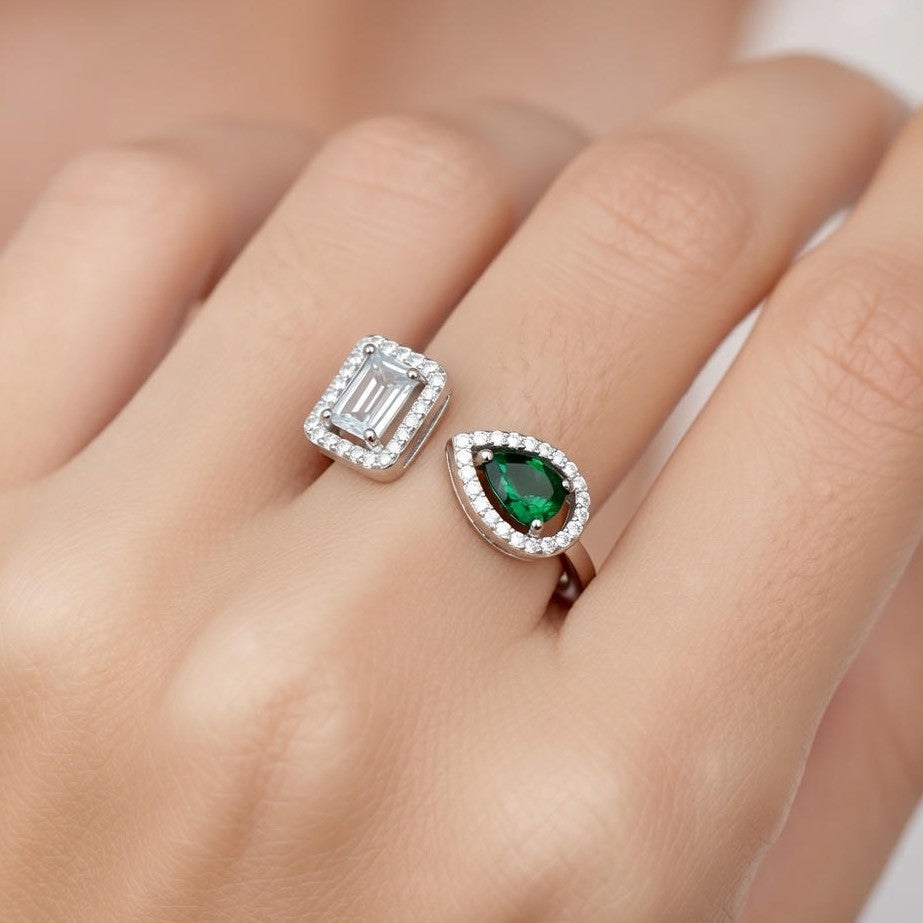 Emerald Whisper Toi et Moi Ring