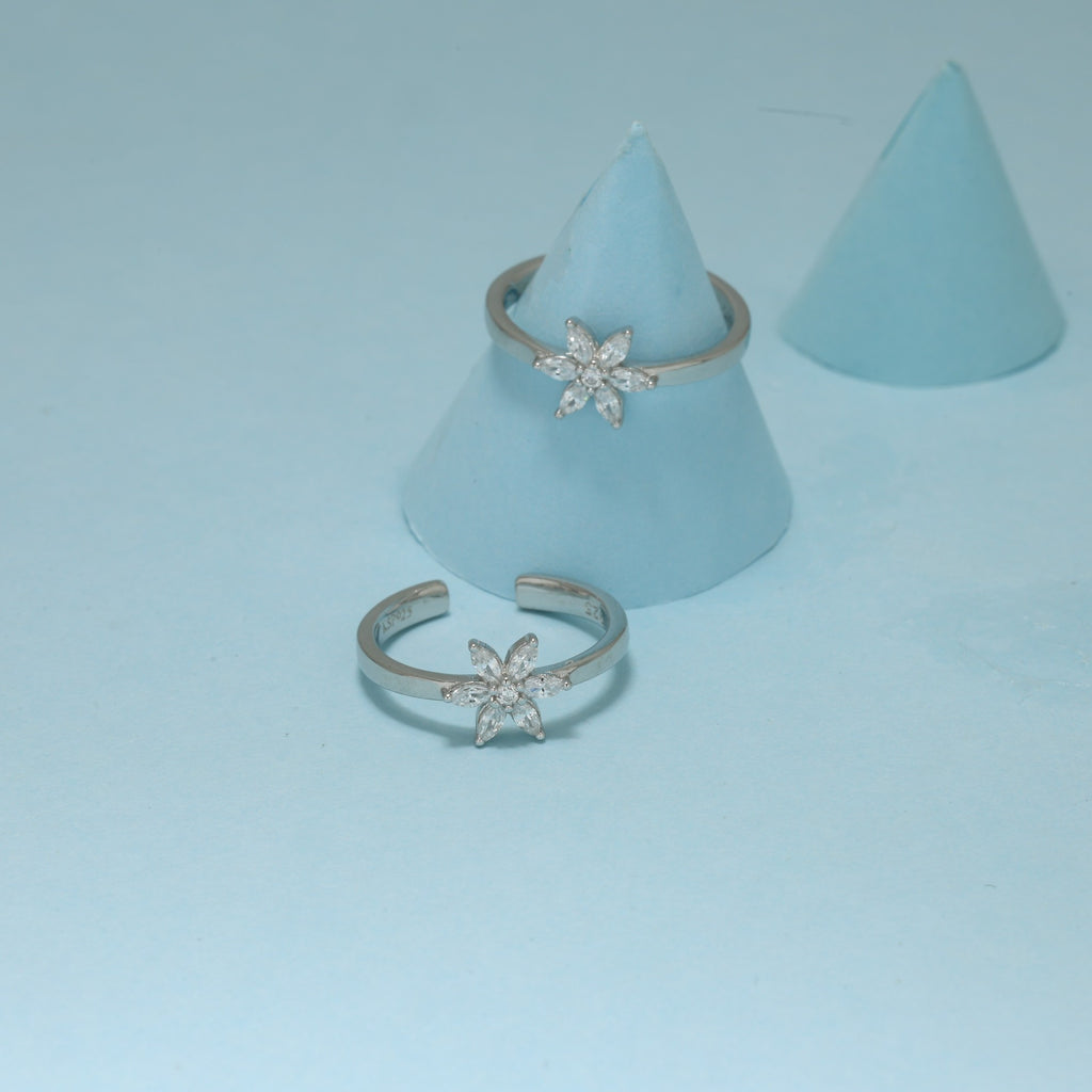 Silver FloralGleam Diamond Toe Ring