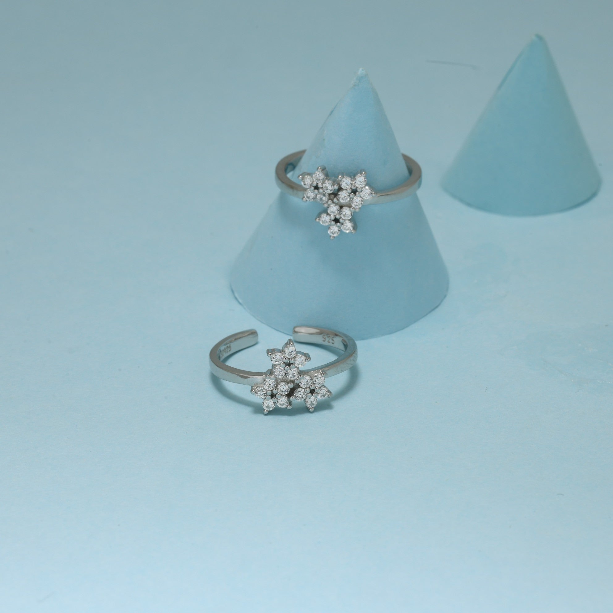Silver FloraGlow Flower Toe Ring