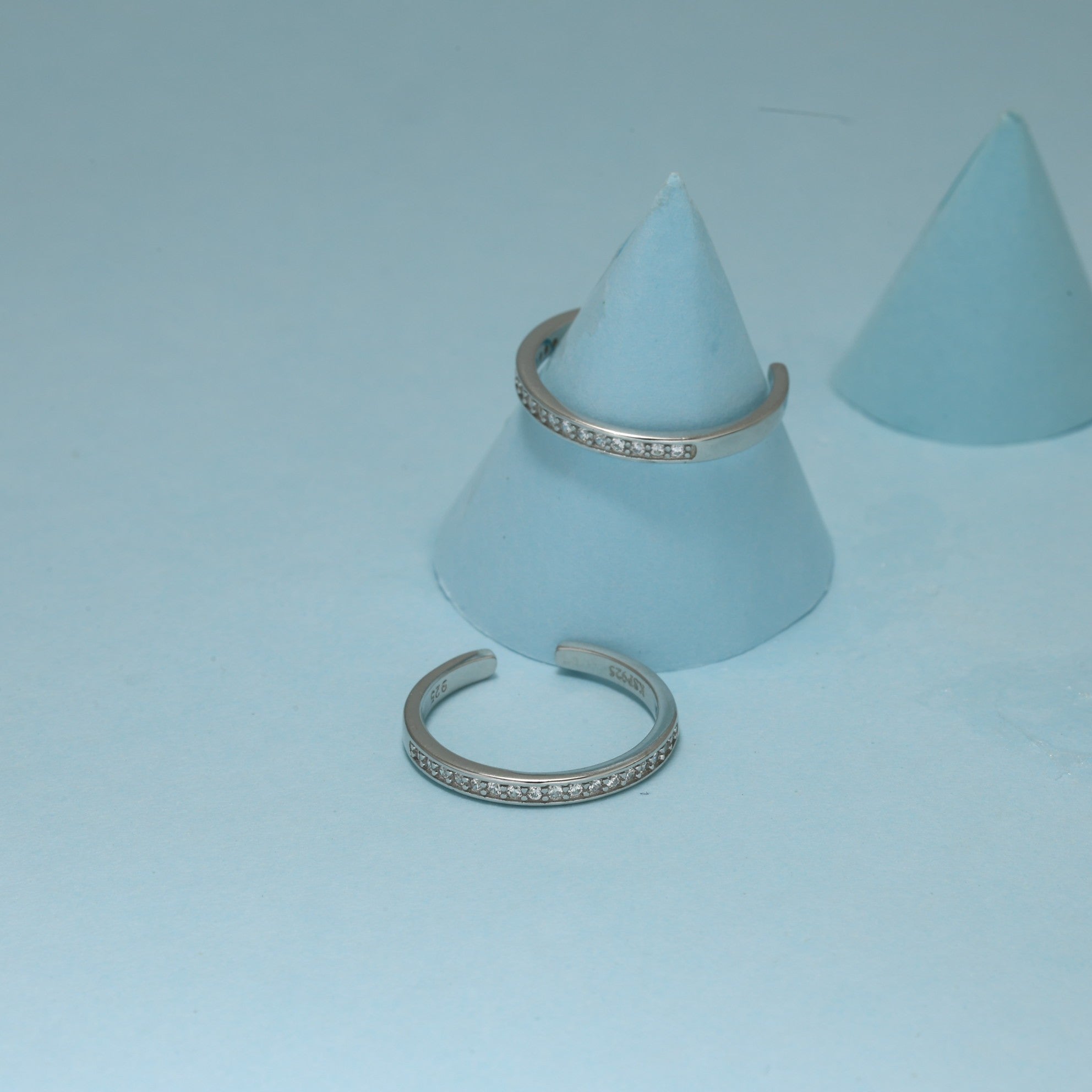 Silver GleamLine Channel Diamond Toe Ring