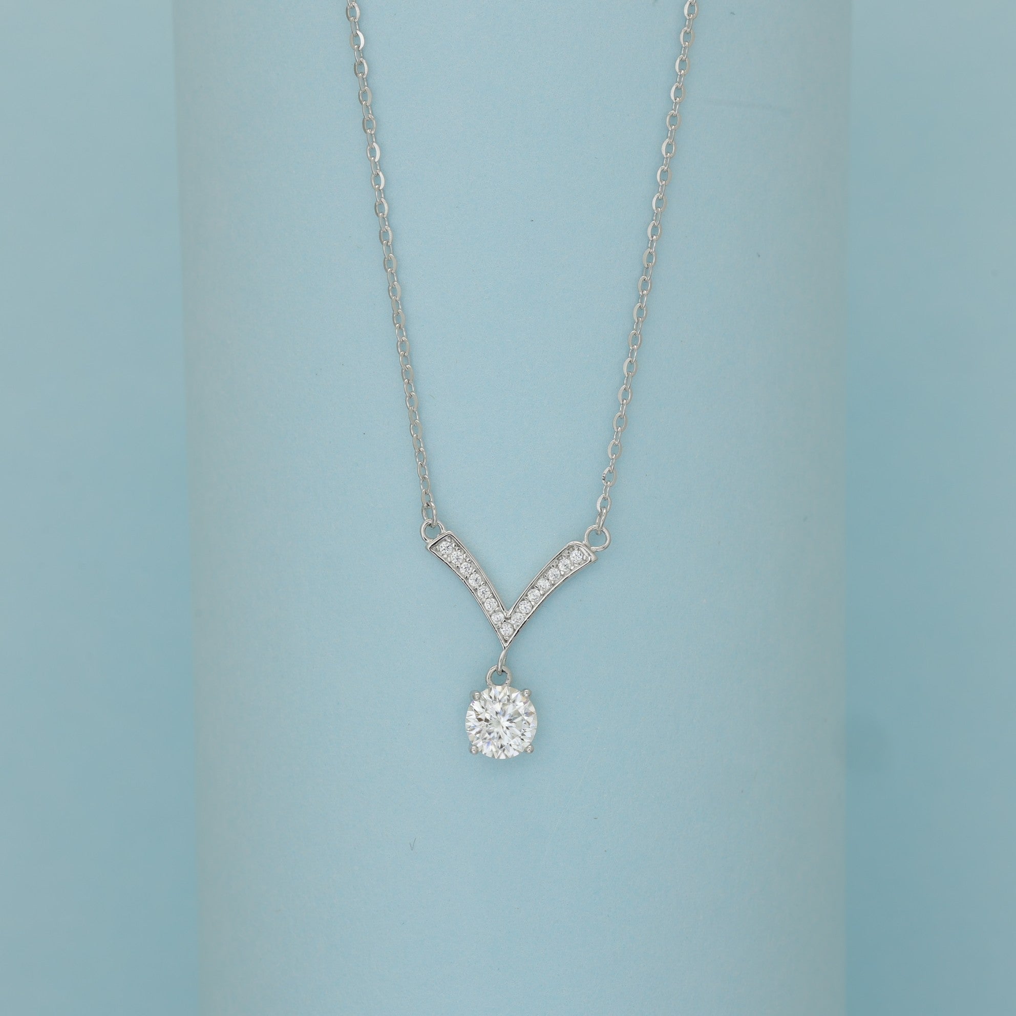 V-Shine Solitaire Pendant