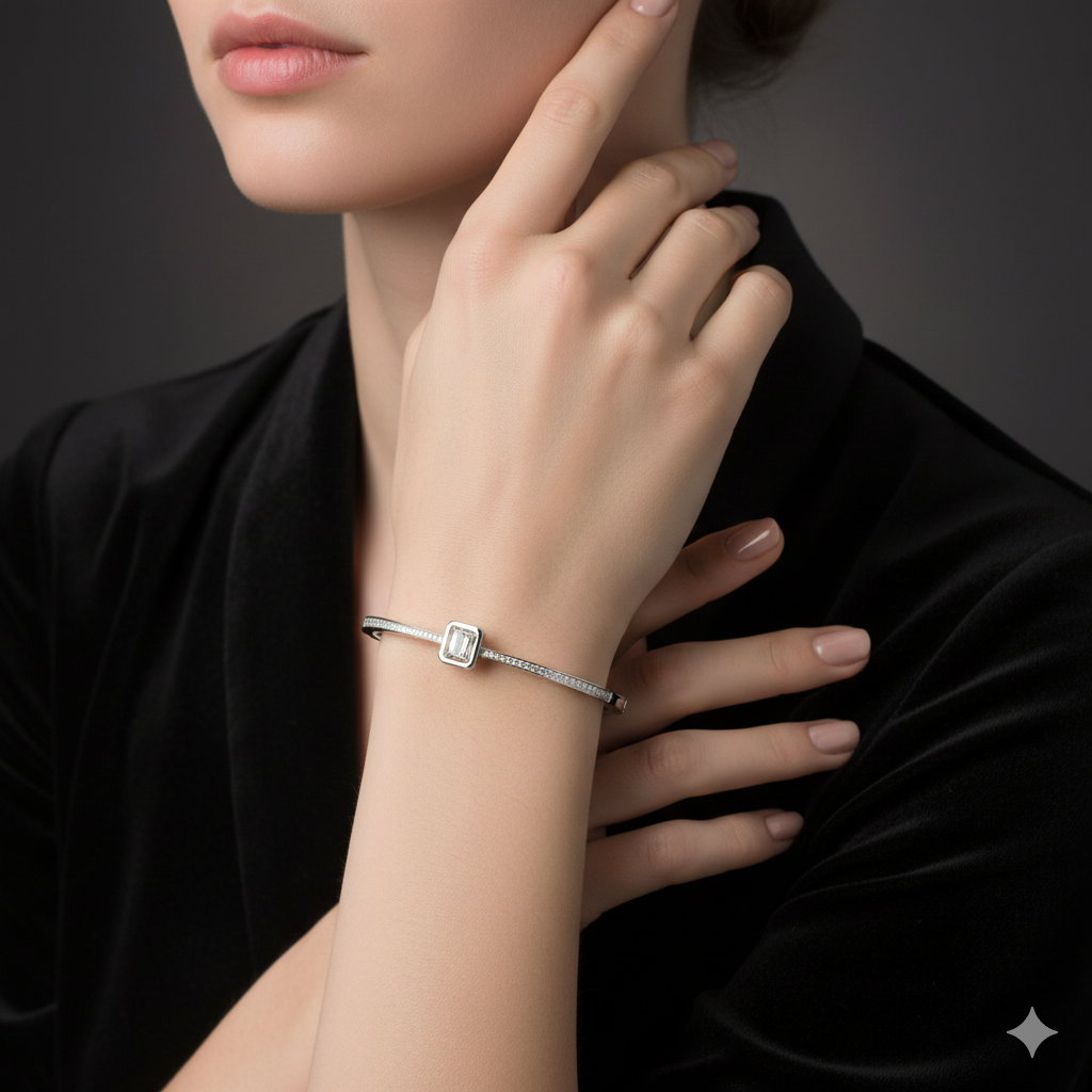 Emerald Gleam Solitaire Bracelet